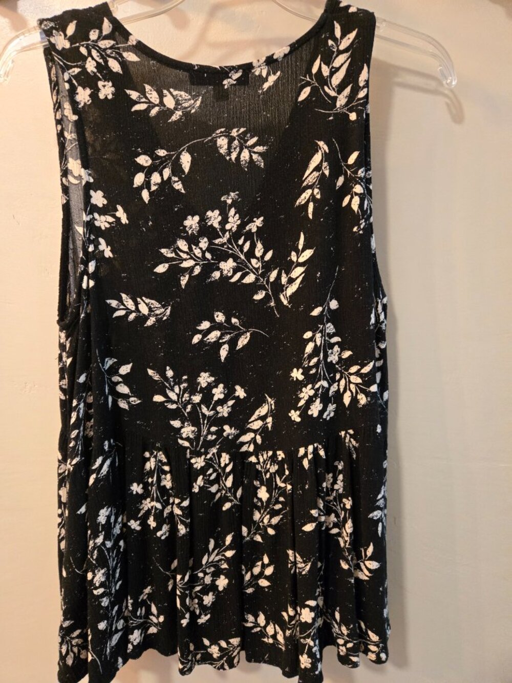 Floral Top - Picture 4 of 4